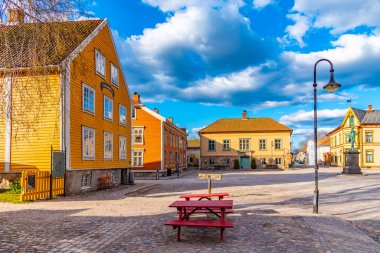 Fredrikstad 'daki Torvet Meydanı C' nin kurucusunun heykeliyle