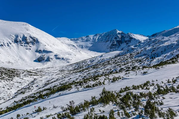 Musala berg, der höchste gipfel bulgariens, und die umgebenden m — Stockfoto