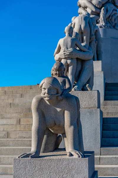 Monolith-Wahrzeichen im Vigeland-Park in Oslo, Norwegen — Stockfoto