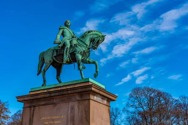 Statua del re Karl Johan davanti al palazzo reale di Oslo , — Foto Stock