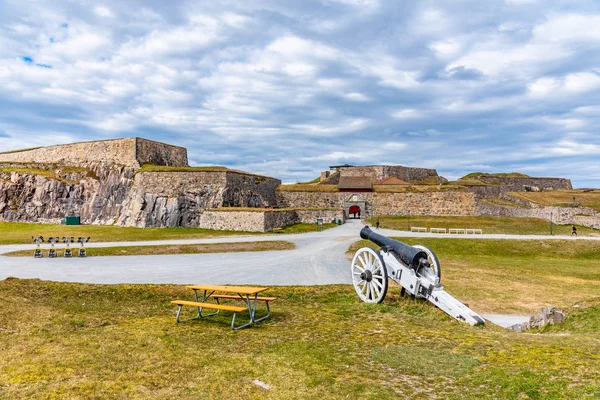 Cannon aiming at fredriksten fortress in Norwegian city Halden — Stock Photo, Image