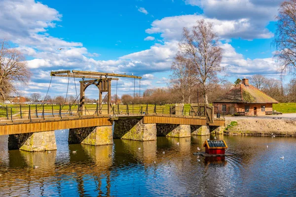 Houten brug naar Fredrikstad in Noorwegen — Stockfoto