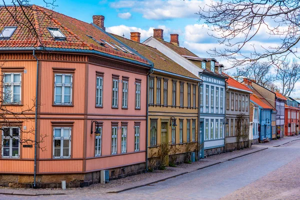 Tipiche case in legno nel centro storico di Fredrikstad in Norvegia — Foto Stock