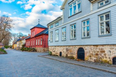 Norveç 'in eski Fredrikstad kasabasında tipik ahşap evler