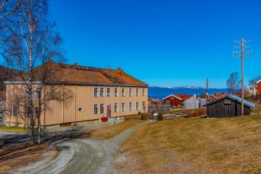 T 'deki Trondelag halk müzesindeki kırsal mimari örnekleri