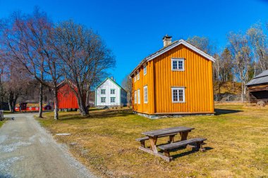 T 'deki Trondelag halk müzesindeki kırsal mimari örnekleri