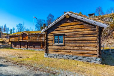 T 'deki Trondelag halk müzesindeki kırsal mimari örnekleri