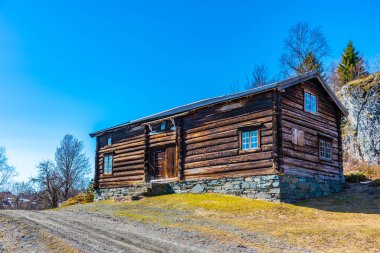 T 'deki Trondelag halk müzesindeki kırsal mimari örnekleri
