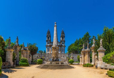 Portekiz, Lamego 'daki çarelerin kadınının kilisesine giden merdiven.