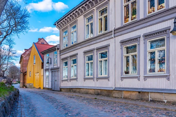Tipiche case in legno nel centro storico di Fredrikstad in Norvegia — Foto Stock