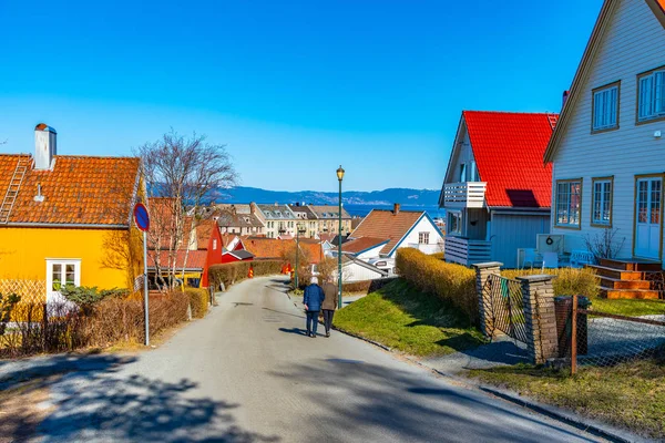 Trondheim 'ın yerleşim bölgesindeki tipik ahşap evler. — Stok fotoğraf