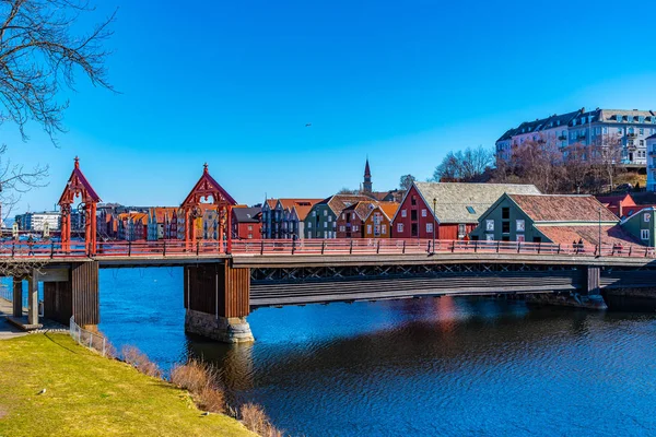 Veduta del vecchio ponte di legno a Trondheim, Norvegia — Foto Stock