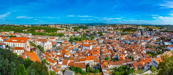 Veduta aerea del paesaggio urbano e della cattedrale di Leiria, Portogallo — Foto Stock