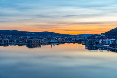 İsveç 'in Sundsvall kentinin günbatımı manzarası