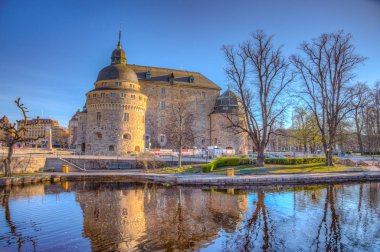 İsveç 'teki Orebro kalesinin manzarası.
