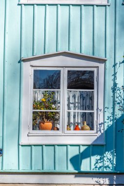 İsveç, Orebro 'nun Wadkoping tarihi bölgesinde pencere.