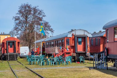 İsveç 'teki eski Nora tren istasyonunda tarihi tren.