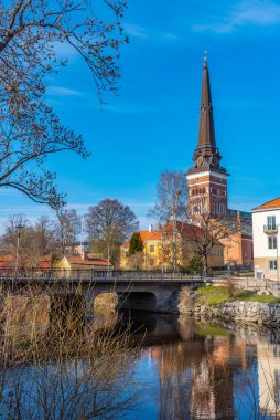 İsveç 'in Svartan nehrinin arkasındaki Vasteras Katedrali