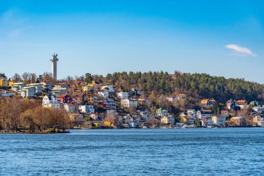 İsveç 'te Stockholm yakınlarında Malaren Gölü' nde küçük bir köy.