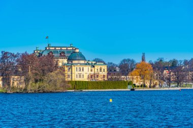 Drottningholm Sarayı İsveç 'teki Malaren Gölü manzaralı