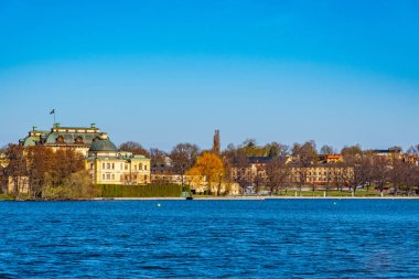 Drottningholm Sarayı İsveç 'teki Malaren Gölü manzaralı