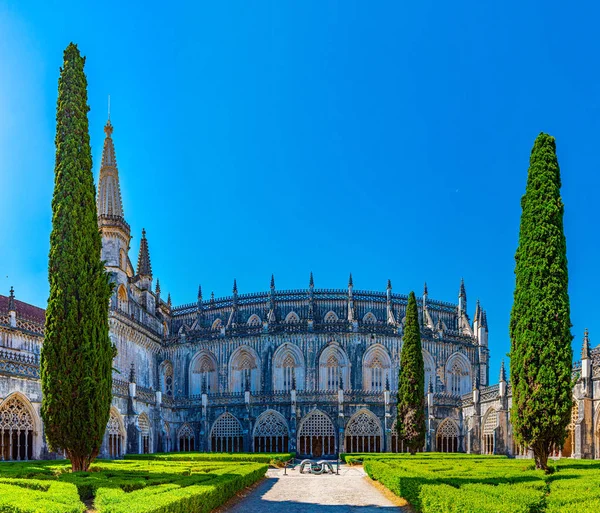 Patio del monasterio de Batalha en Portugal — Foto de Stock