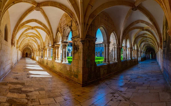 Gård vid klostret Batalha i Portugal — Stockfoto