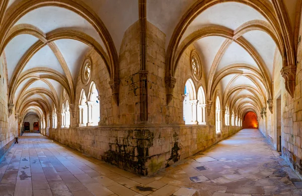 ポルトガルのアルコバカ修道院の沈黙の回廊 — ストック写真