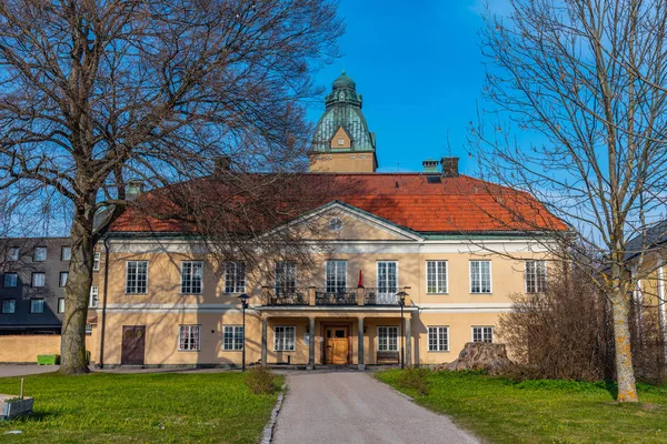 Bunte Häuser im Zentrum der schwedischen Stadt vasteras — Stockfoto