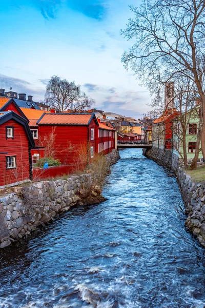 Madeira serrada em Gamla stan parte de Vasteras, Suecia — Fotografia de Stock