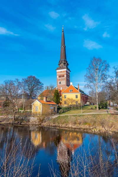 Kathedrale in vasteras hinter dem Fluss svartan, schweden — Stockfoto