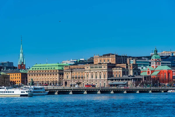 Ópera real sueca e iglesia de San Jacob en Estocolmo, Suecia — Foto de Stock