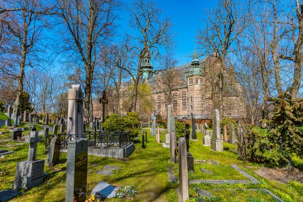 스웨덴 스톡홀름에 있는 CEMETARY 뒤에 있는 nordiska museet — 스톡 사진