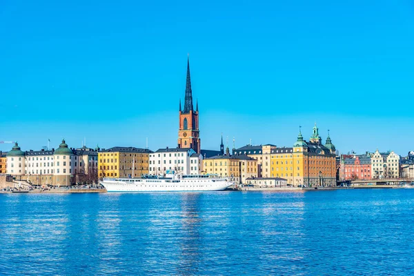 Gamla stan in Stockholm gezien vanaf Sodermalm eiland, Zweden — Stockfoto
