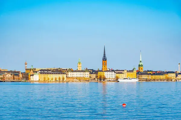 Gamla stan en Estocolmo vista desde la isla de Sodermalm, Suecia —  Fotos de Stock