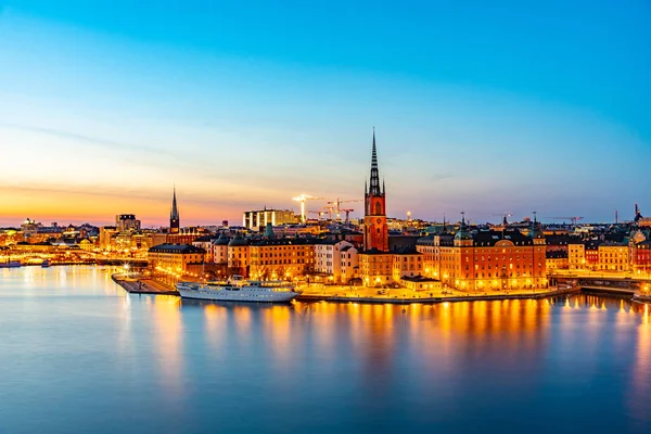 Vista del atardecer de Gamla stan en Estocolmo desde la isla de Sodermalm, Sw — Foto de Stock