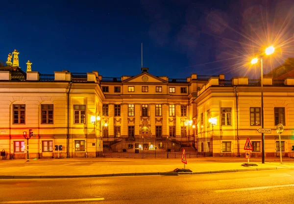Vista al atardecer del palacio de justicia de la ciudad en el casco antiguo de Estocolmo , — Foto de Stock