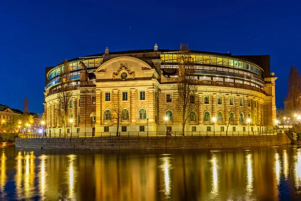 Sunset vista de Riksdag - edificio del parlamento sueco en S — Foto de Stock