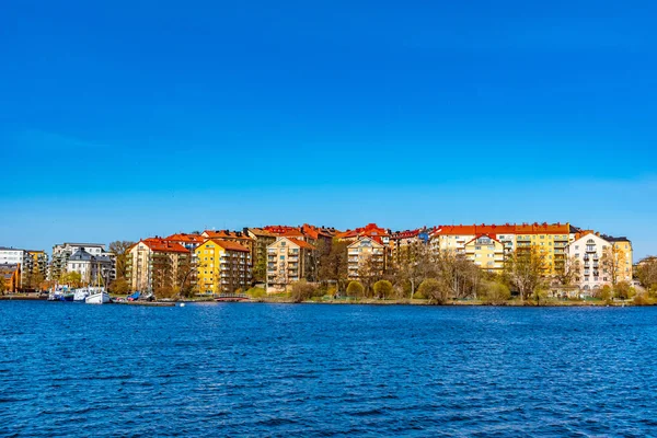 Nábřeží ostrova Kungsholmen ve Stockholmu, Švédsko — Stock fotografie