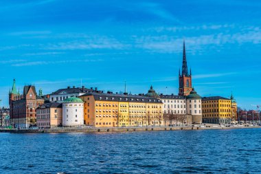 Gamla Stan Sto 'daki Riddarholmskyrkan kilisesi tarafından yönetilen eski bir kasaba.