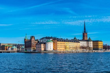 Gamla Stan Sto 'daki Riddarholmskyrkan kilisesi tarafından yönetilen eski bir kasaba.