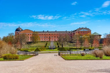 İsveç, Uppsala 'daki kale botanik bahçesinden izleniyor.