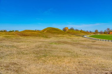 İsveç 'teki Gamla Uppsala' da defin tepecikleri