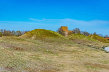 İsveç 'teki Gamla Uppsala' da defin tepecikleri