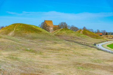 İsveç 'teki Gamla Uppsala' da defin tepecikleri