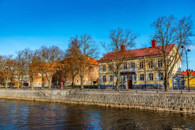 Gavle, İsveç 'te Gavlean nehri kıyısındaki konut binaları