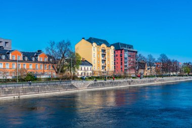 Norrkoping, İsveç 'teki Motala strom nehrinin Riverside' ı.