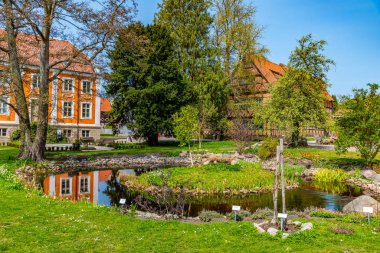 İsveç 'in Lund kentindeki Kulturen açık hava müzesindeki kır evleri.