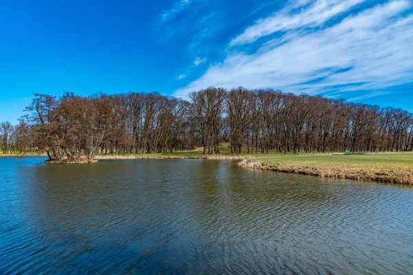 Parc anglais sur le terrain du Palais Drottningholm en Suède — Photo