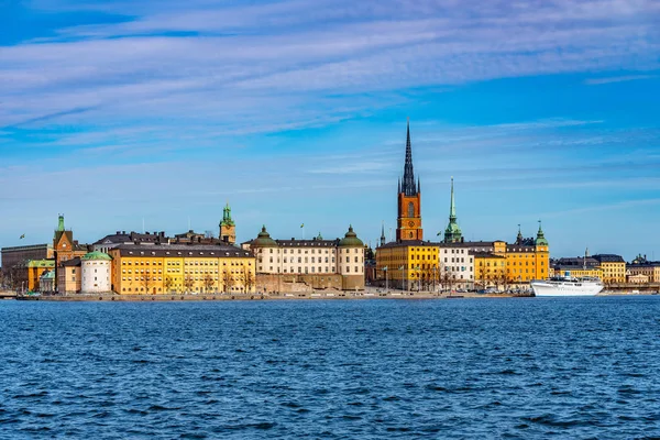 Gamla stan en Estocolmo vista desde el lago Malaren, Suecia — Foto de Stock